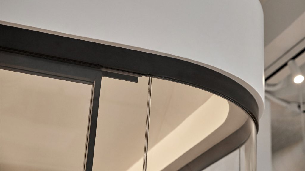 Muraflex_FINO_Brushed_Black_Anodized_Muraflex_New_York_showroom_NY_2019-4-1920x1080